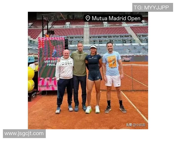 顶级球员领衔球队崛起背后的战术布置与团队协作解析